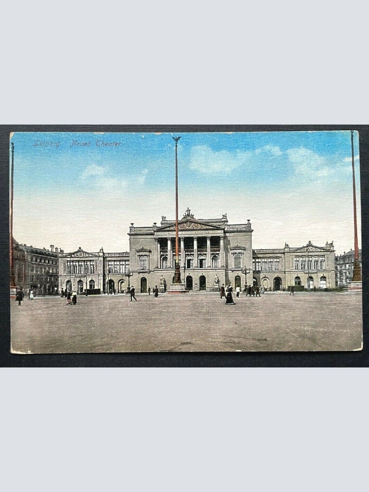 Leipzig Neues Theater Vorplatz Statue Schauspiel Sachsen Deutschland 401031 TH A