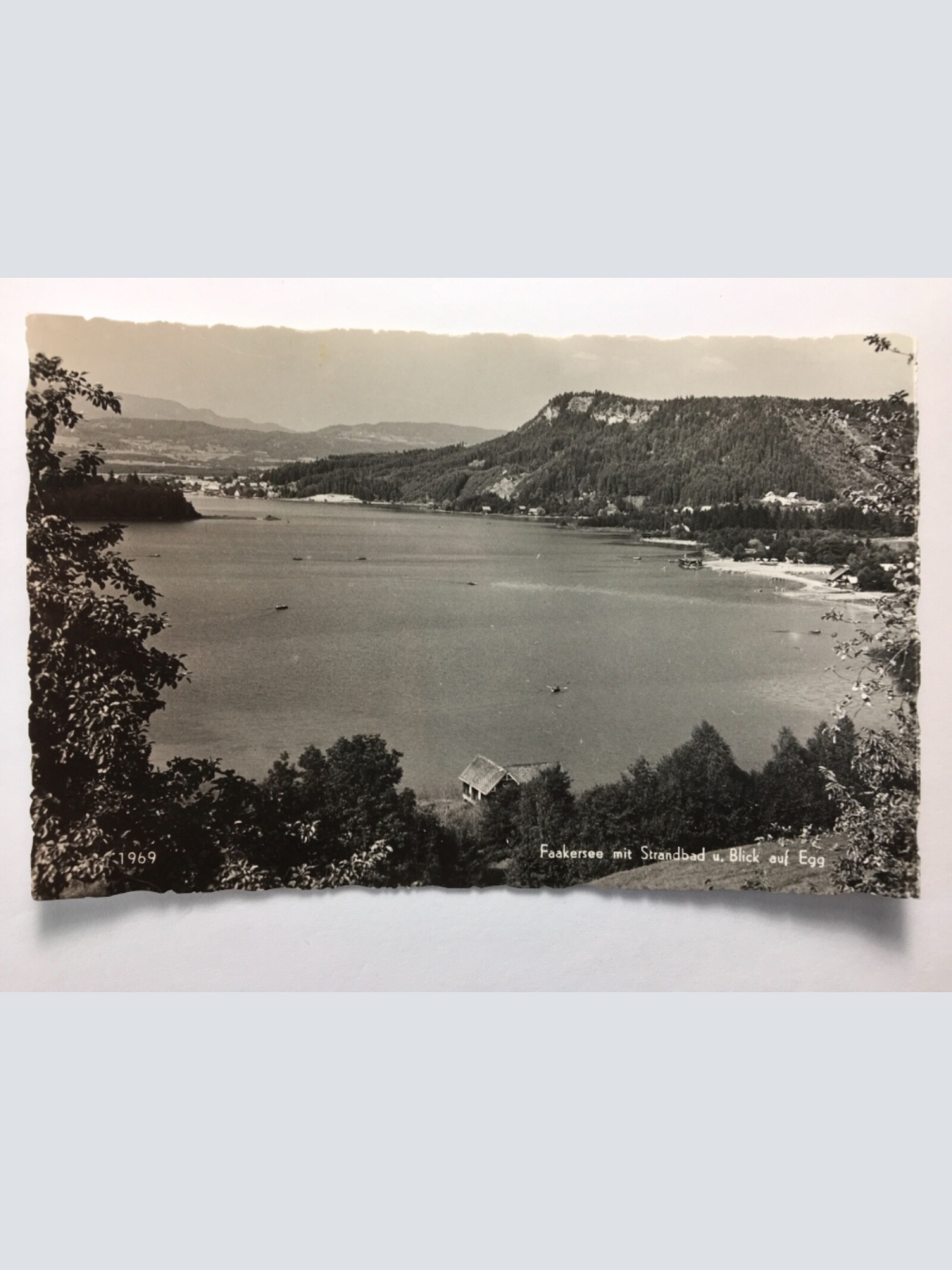 Faakersee mit Strandbad und Blick auf Egg 11023