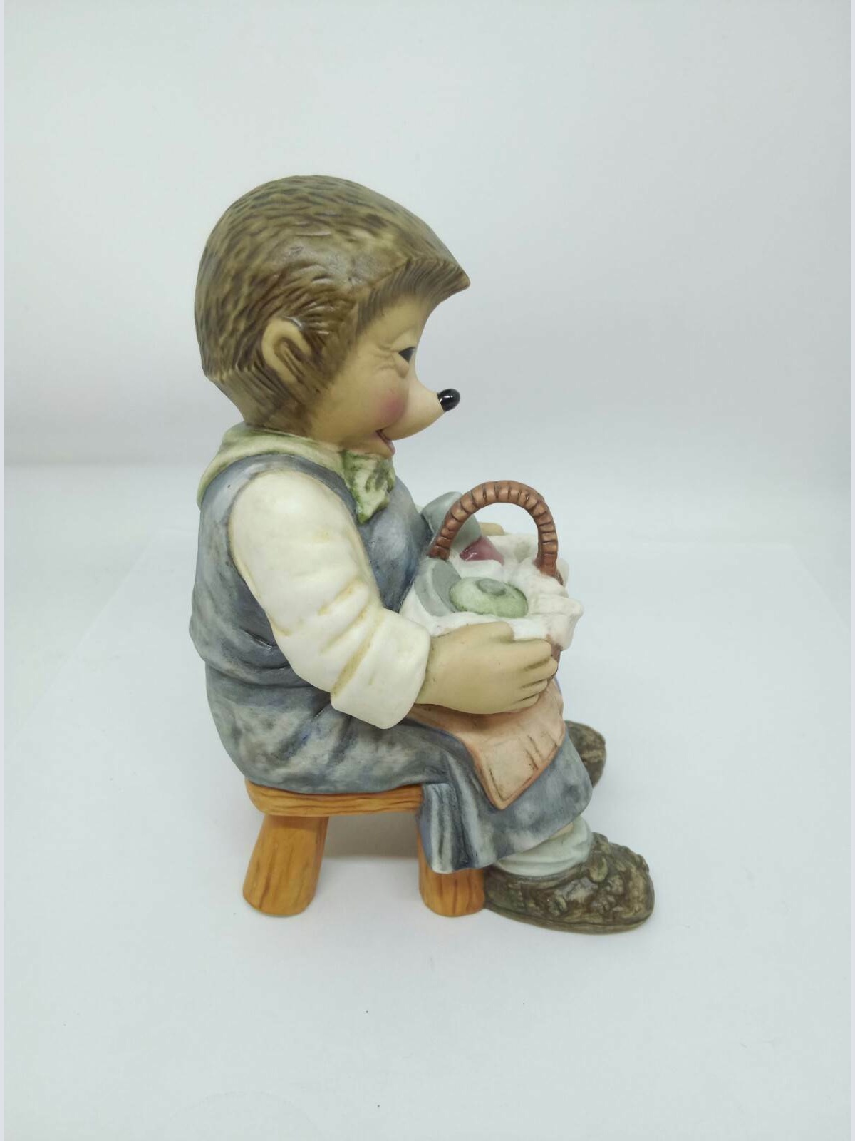 Goebel Figur Mecki mit Korb 13cm 50202