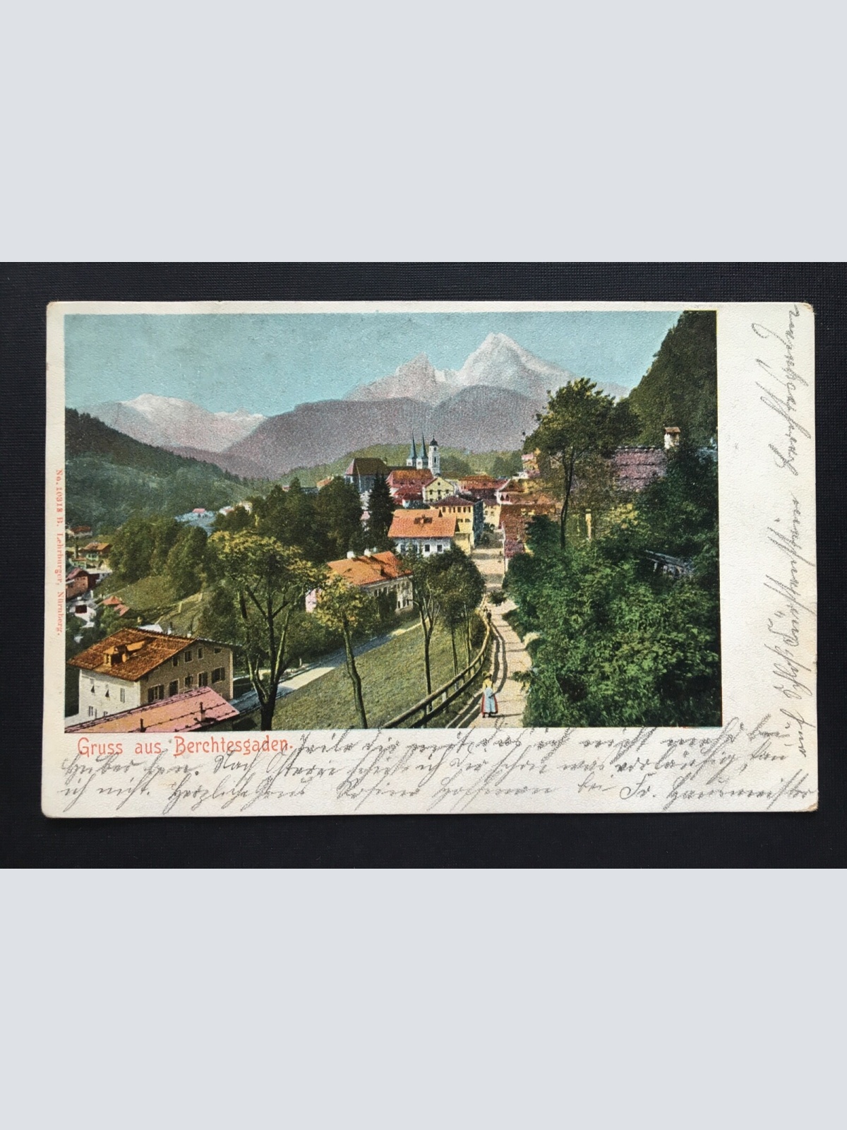 Gruss aus Berchtesgaden Blick auf Ort Kirche Alpen Bayern Deutschland 400848 TH