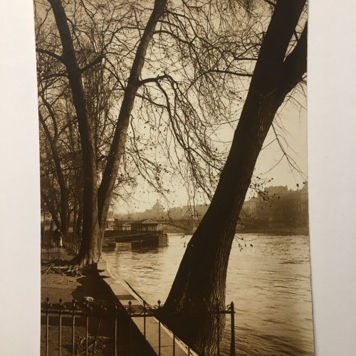Paris Les Bords De La Seine Vers L‘institut. 655