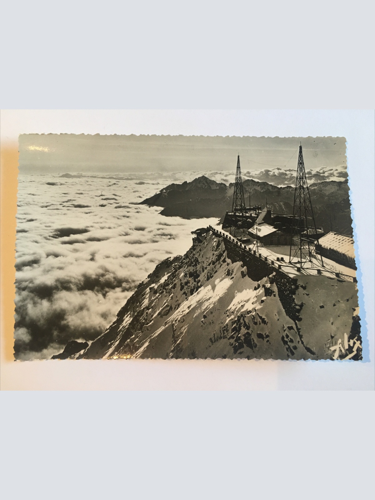 Les pyrénées. 600.