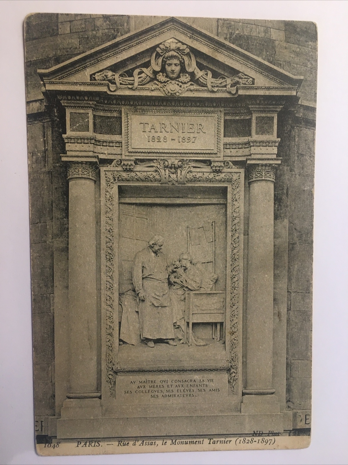 Paris Rue d‘ Assas, le Monument Tarnier. 644.