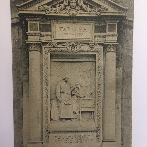 Paris Rue d‘ Assas, le Monument Tarnier. 644.