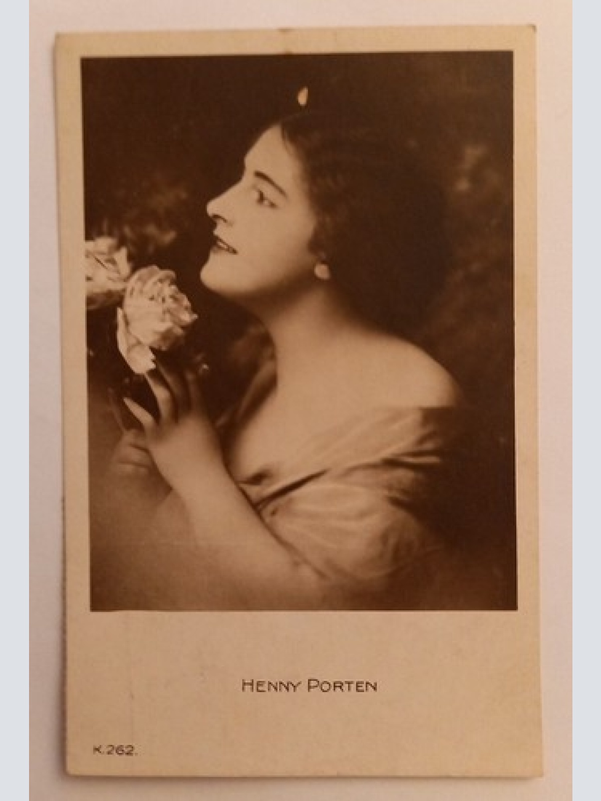 Künstlerkarte Henny Porten Frau mit Rose 600607A gr D