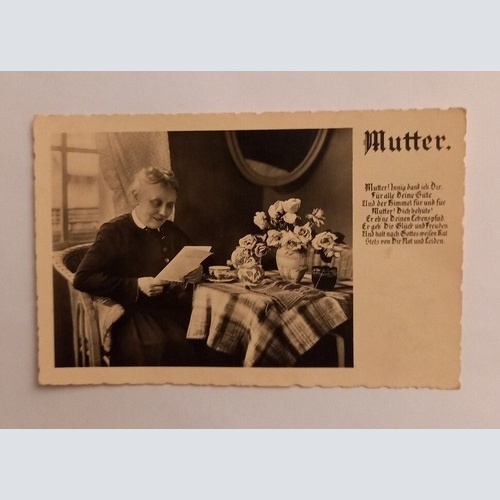 Mutter mit Brief und Rosen 600637A gr D