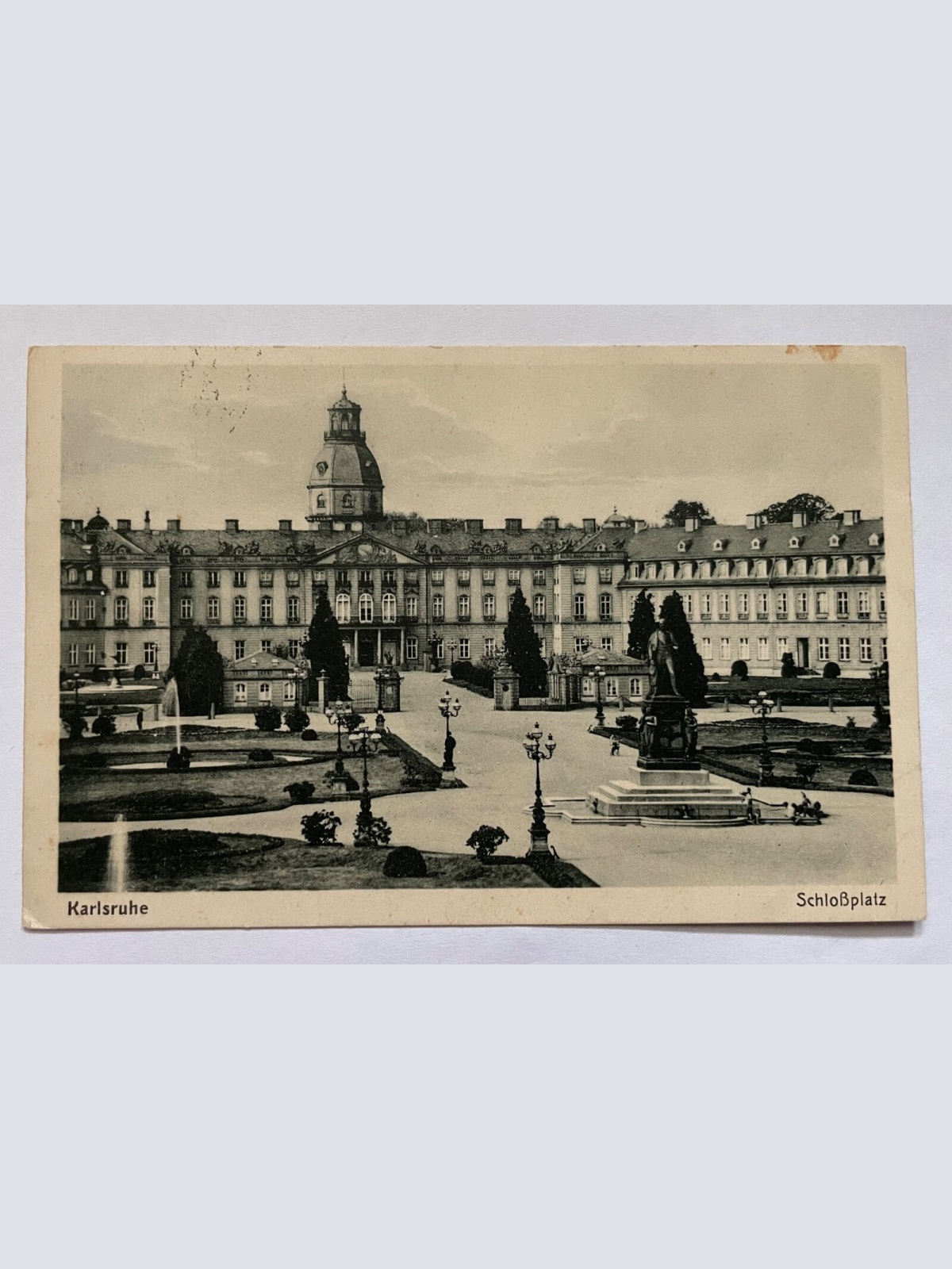 Karlsruhe Schloßplatz Stadt Schloss Baden-Württemberg Deutschland 180258 K TH