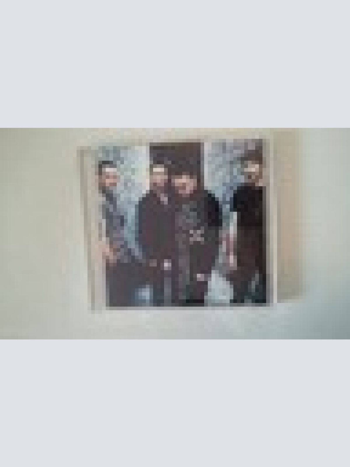 MAXI-- U2 --STUCK IN A MOMENT--3  TRACKS