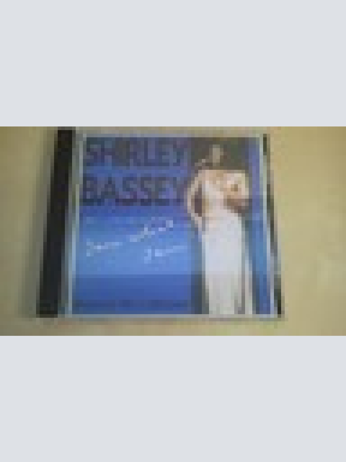 CD----SHIRLEY BASSEY--RGEATEST HITS COLLECTION --ALBUM