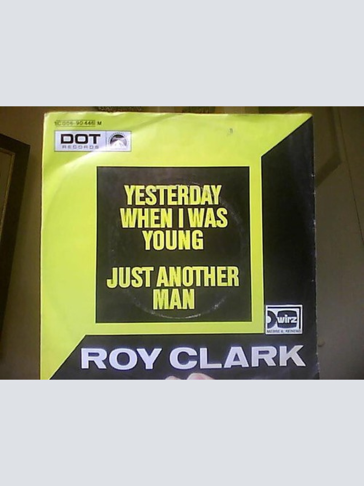Roy Clark - Yesterday, When I Was Young (7", Single) (Near Mint (NM or M-))