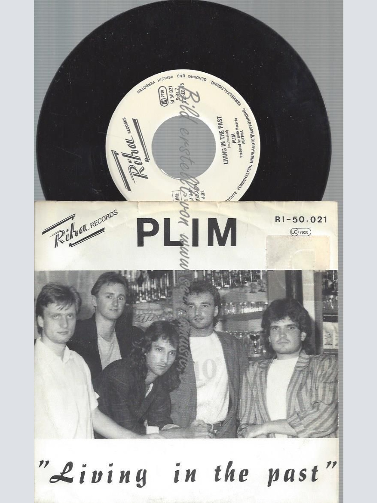 7" PLIM LIVING IN THE PAST