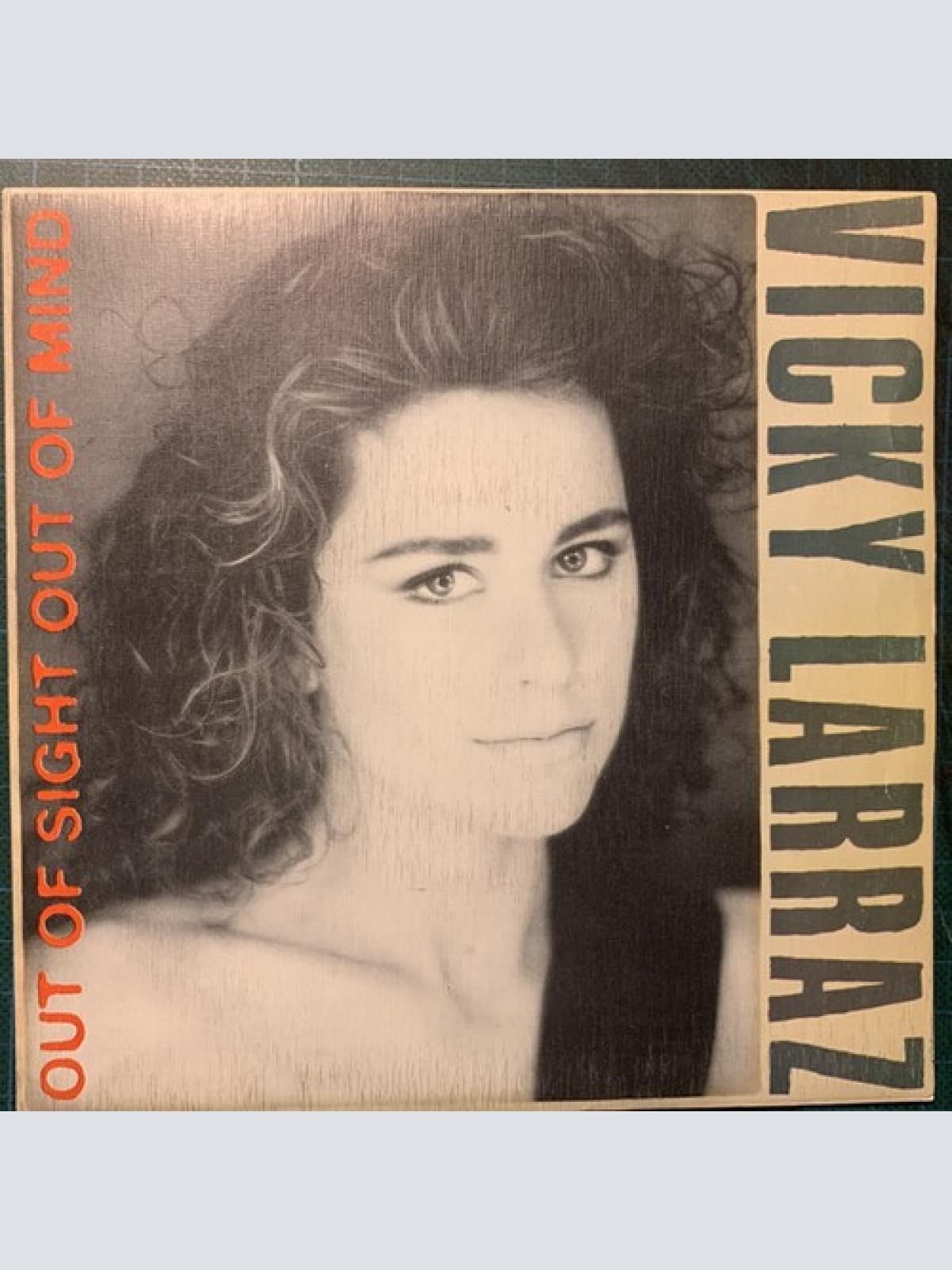 7", Single Vicky Larraz - Out Of Sight, Out Of Mind