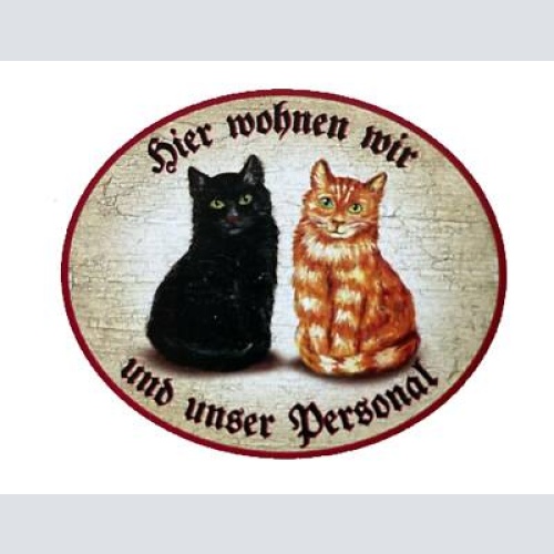 Kuk nostalgie holzschild "hier wohnen wir u.u. personal“ duo katze schwarz rot