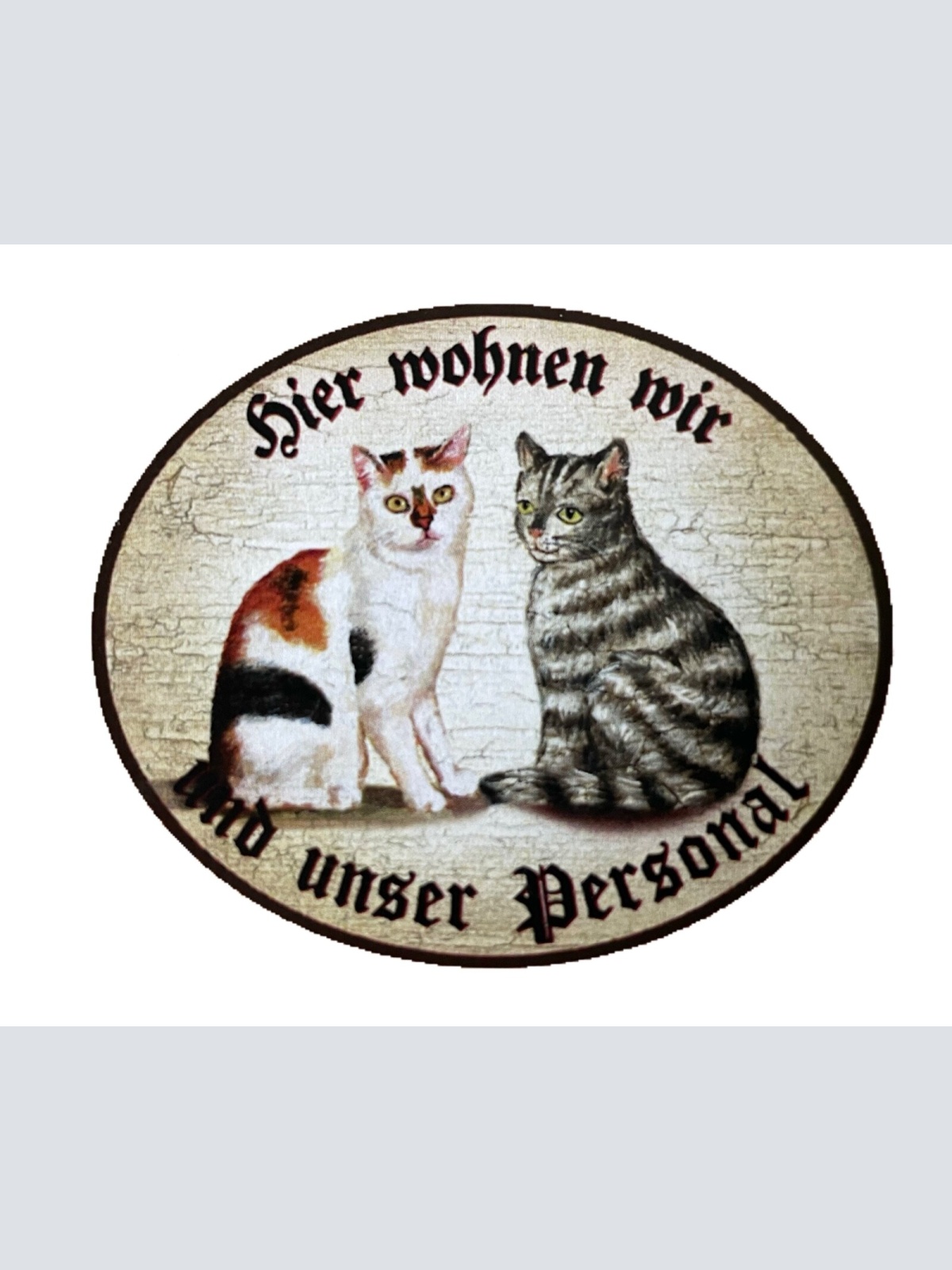 KuK Nostalgie Holzschild "Hier wohnen wir u.u. Personal“ Duo Glücks Katze Tabby