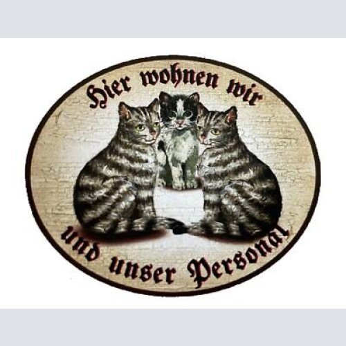 Kuk nostalgie holzschild "hier wohnen wir u.u. personal“ trio katze junges tabby