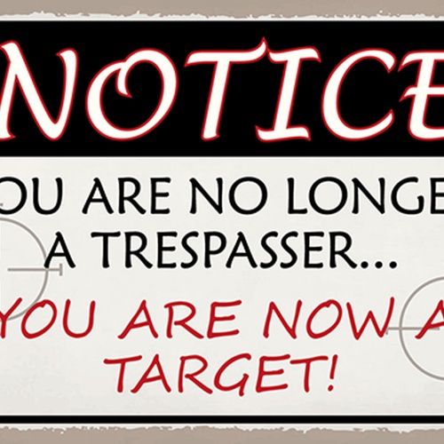 Schild Spruch Notice You are no longer tresspasser but target Nicht länger JW