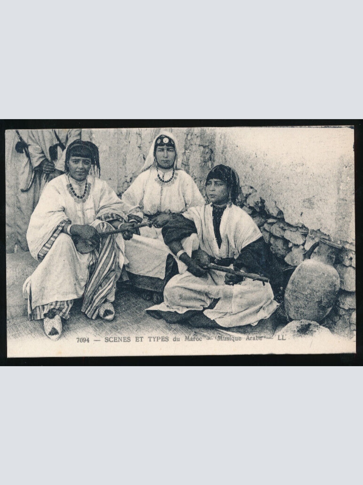 AK aus Maroco Frauen Musiziere auf der Straße, Musique Arabe (674)