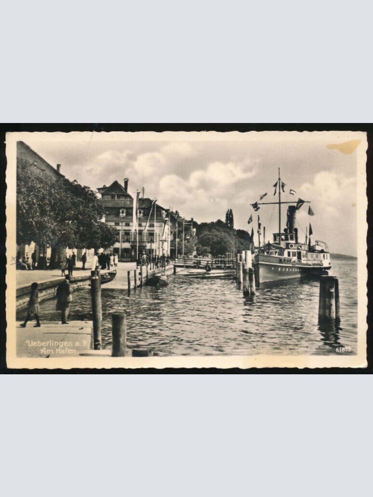 AK aus Überlingen a.B. am Hafen mit Schiff Baden-Württemberg (1017)