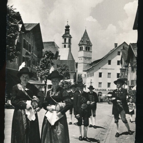 AK aus Kitzbühel mit Tiroler Volkstrachten Tirol (1792)