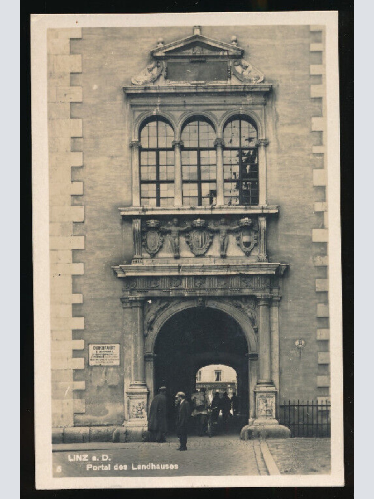 AK aus Linz an der Donau Portal des Landhauses Oberösterreich  (2956)