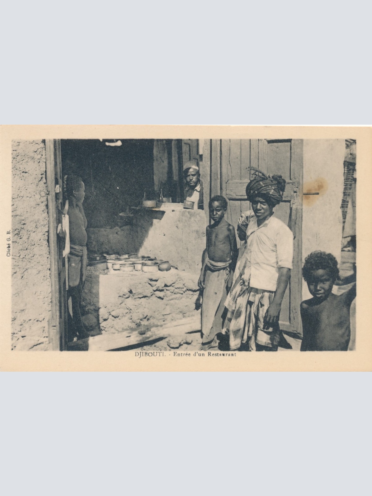 AK, Djibouti, Entree d'un Restaurant (S512)