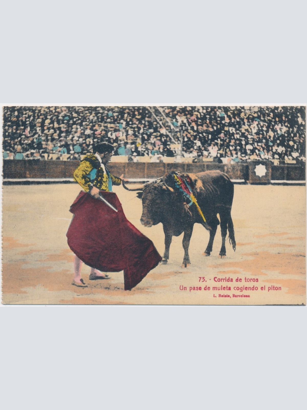 AK, Corrida de Toros, Stierkampf, Un pase de muleta cogiendo el piton (S840)