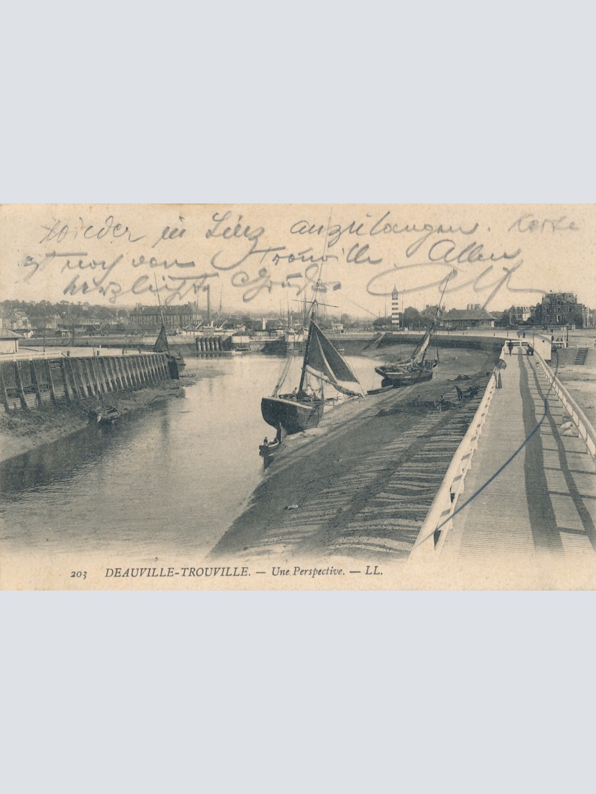 AK, Deauville Trouville - Une Perspective, Frankreich (S678)