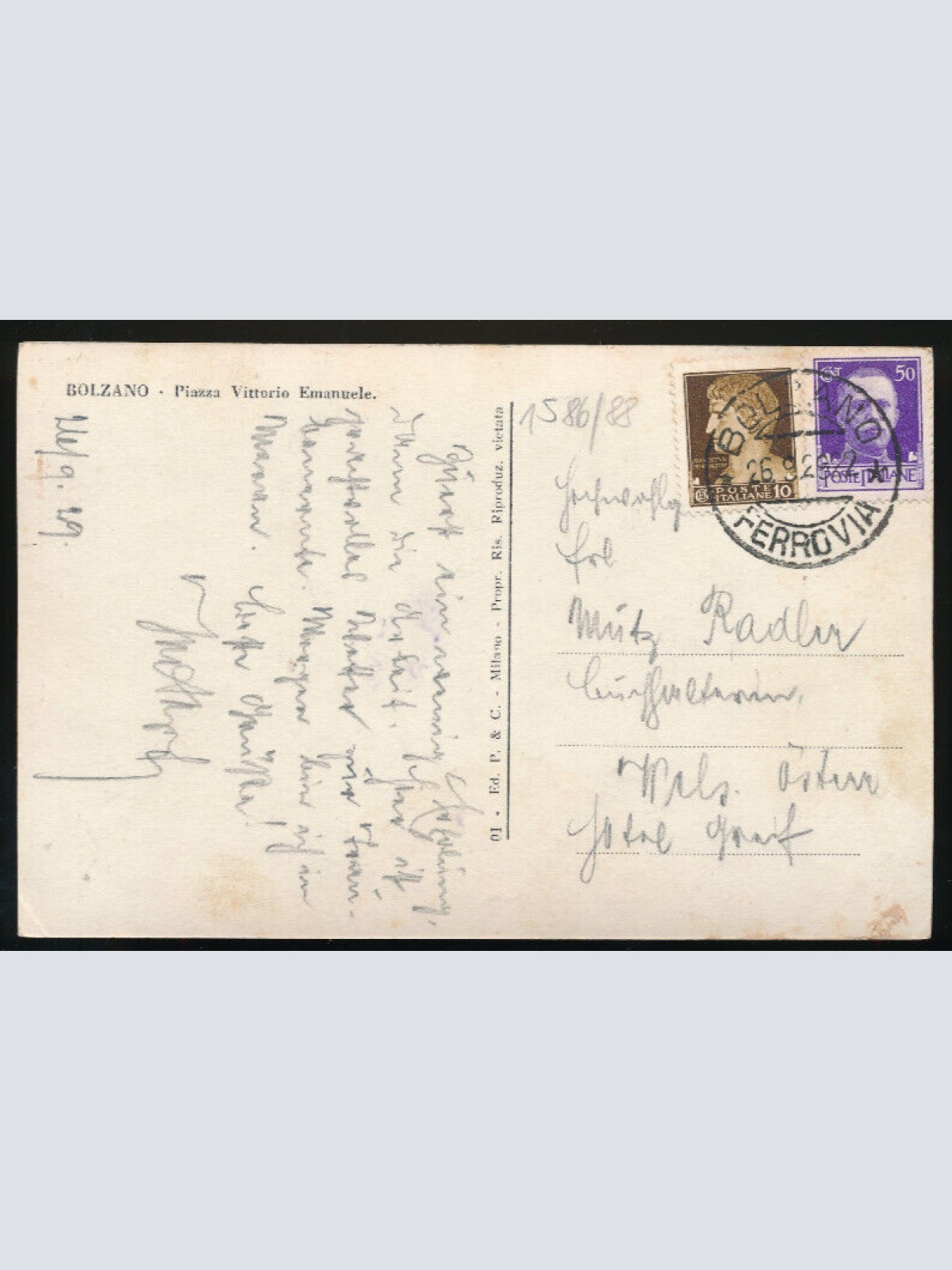 AK aus Bolzano - Bozen Stadtplatz mit Oldtimer Italien (5136)