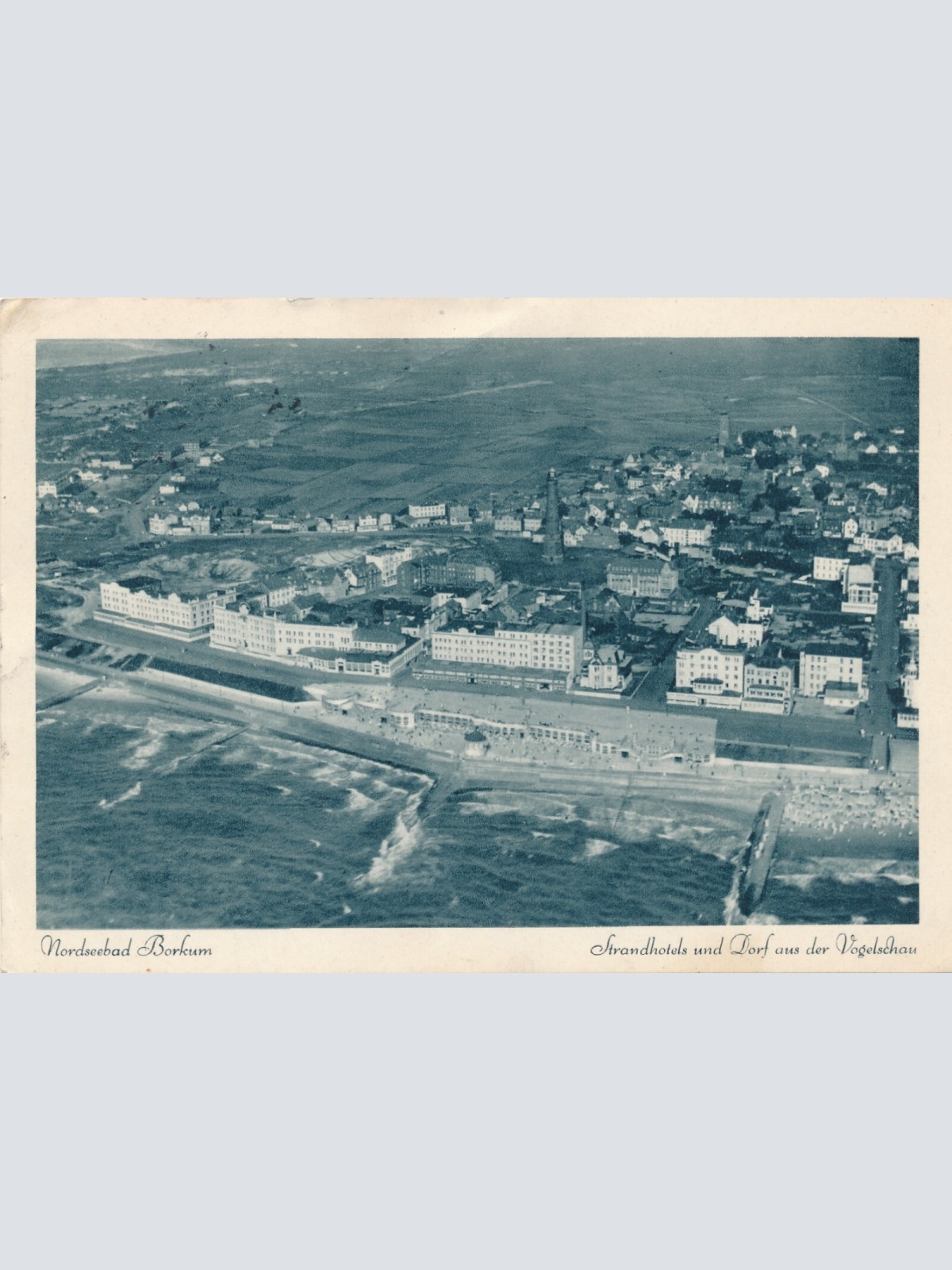 AK, Nordseebad Borkum, Strandhotels und Dorf aus der Vogelschau (S1654)