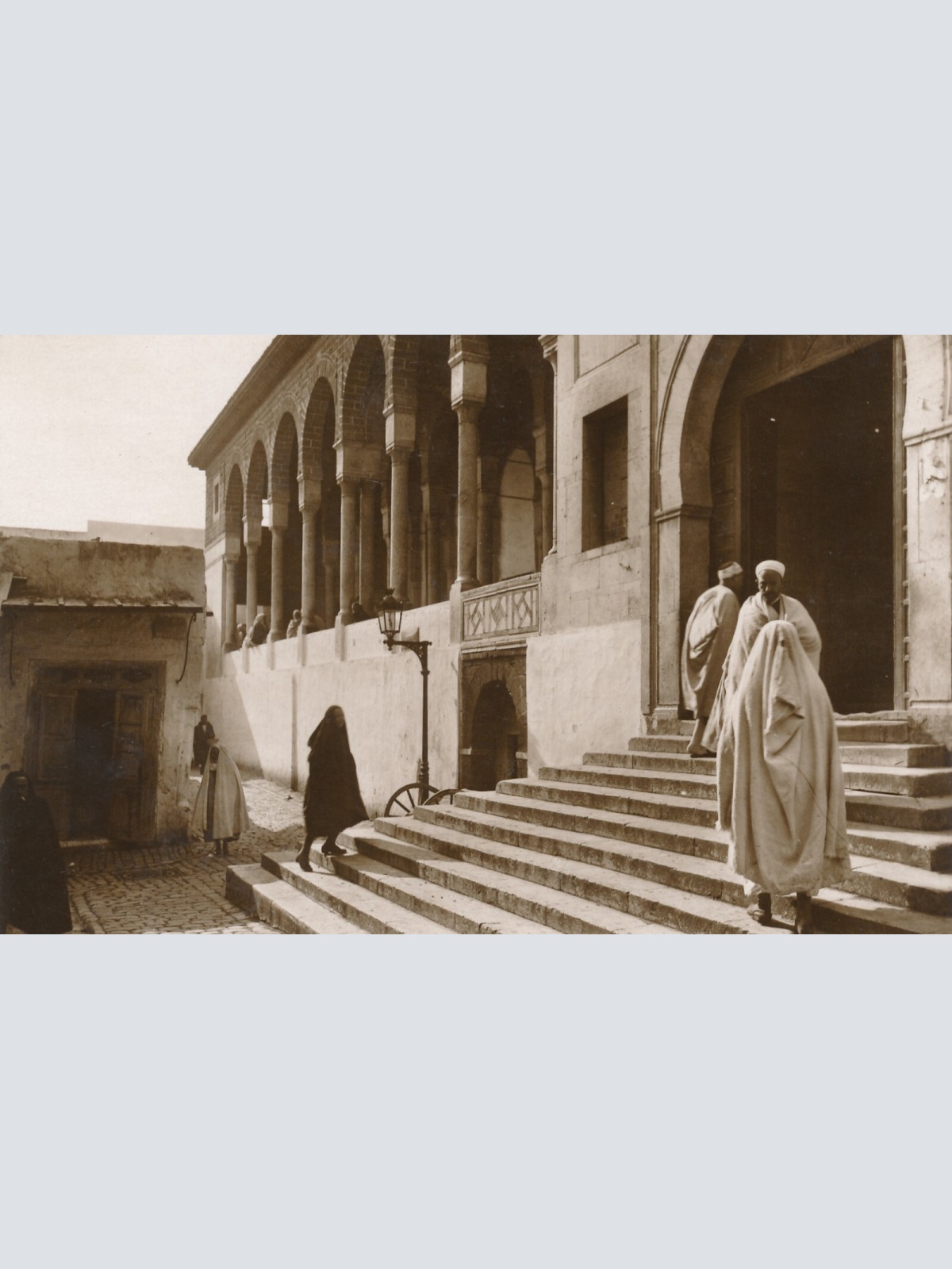 AK, Tunis - Entree de la Grande Mosquee (S1924)