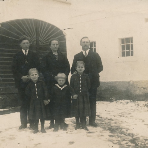 AK Annodazumals Foto einer Bauermfamilie (6858)