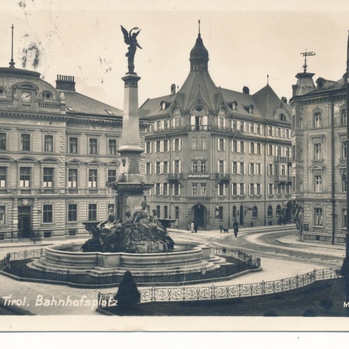 AK aus Innsbruck mit Bahnhofsplatz Tirol (6910)