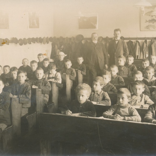 AK Annodazumals von einer Schulklasse mit Lehrer (7802)