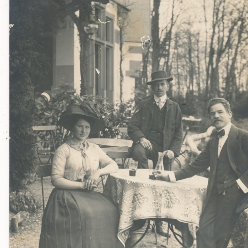 AK Annodazumals von zwei Männer und einer Frau (7811)