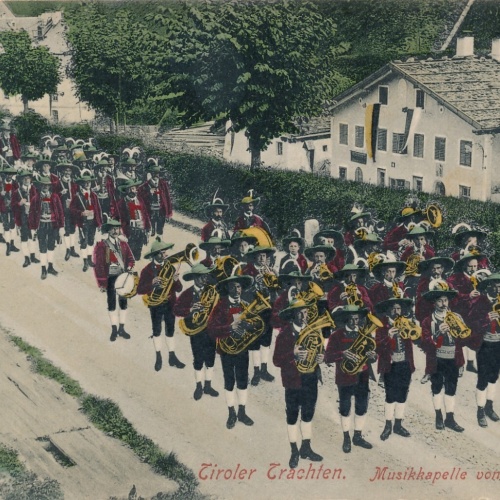 AK aus Matrei am Brenner Tiroler Trachten Musikkapelle  Tirol (6538)