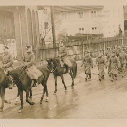 AK von Soldaten ein Paar auf Pferd Militaria Ansichtskarte (16182)