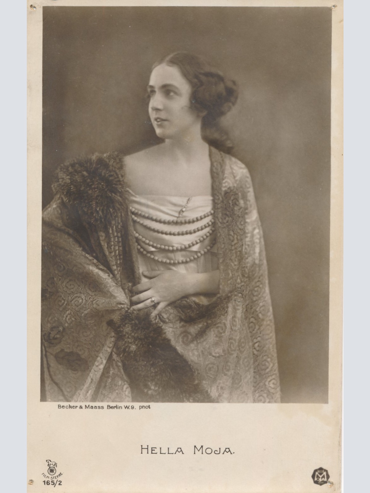 AK, Hella Moja (S2203)