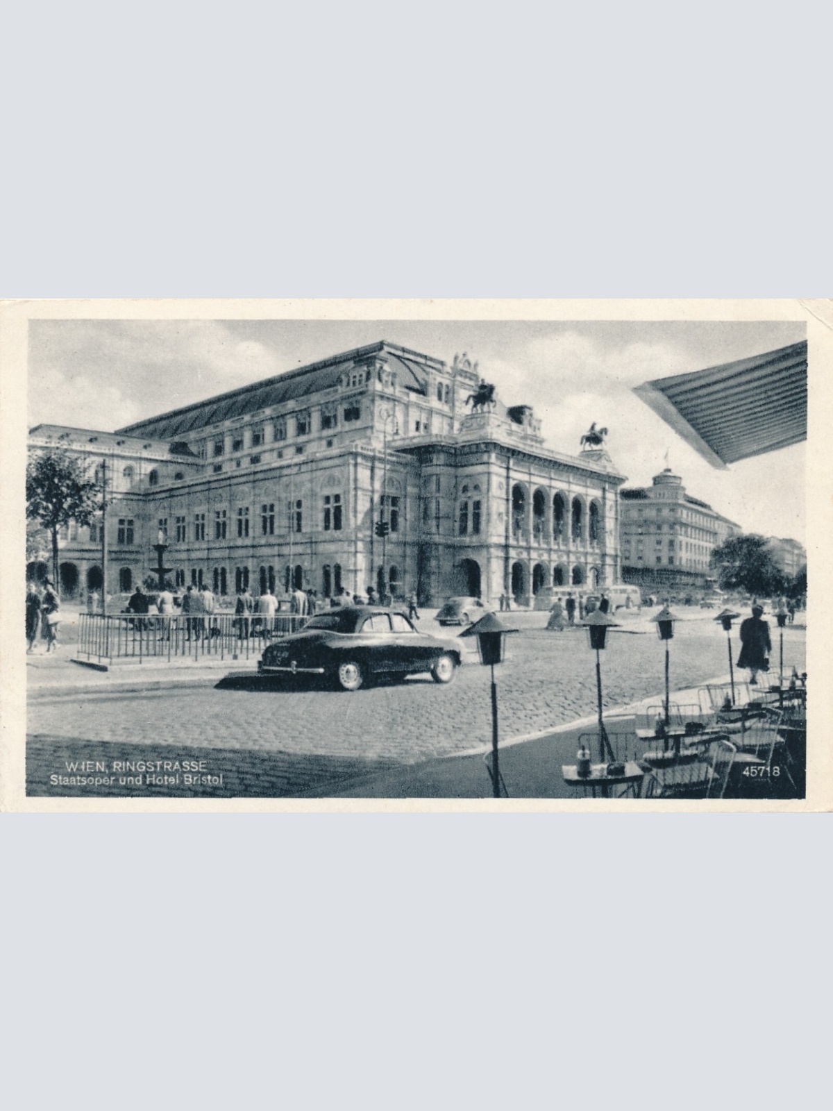 AK aus Wien Ringstrasse mit Oldtimer und Staatsoper + Hotel Bristol (7241)