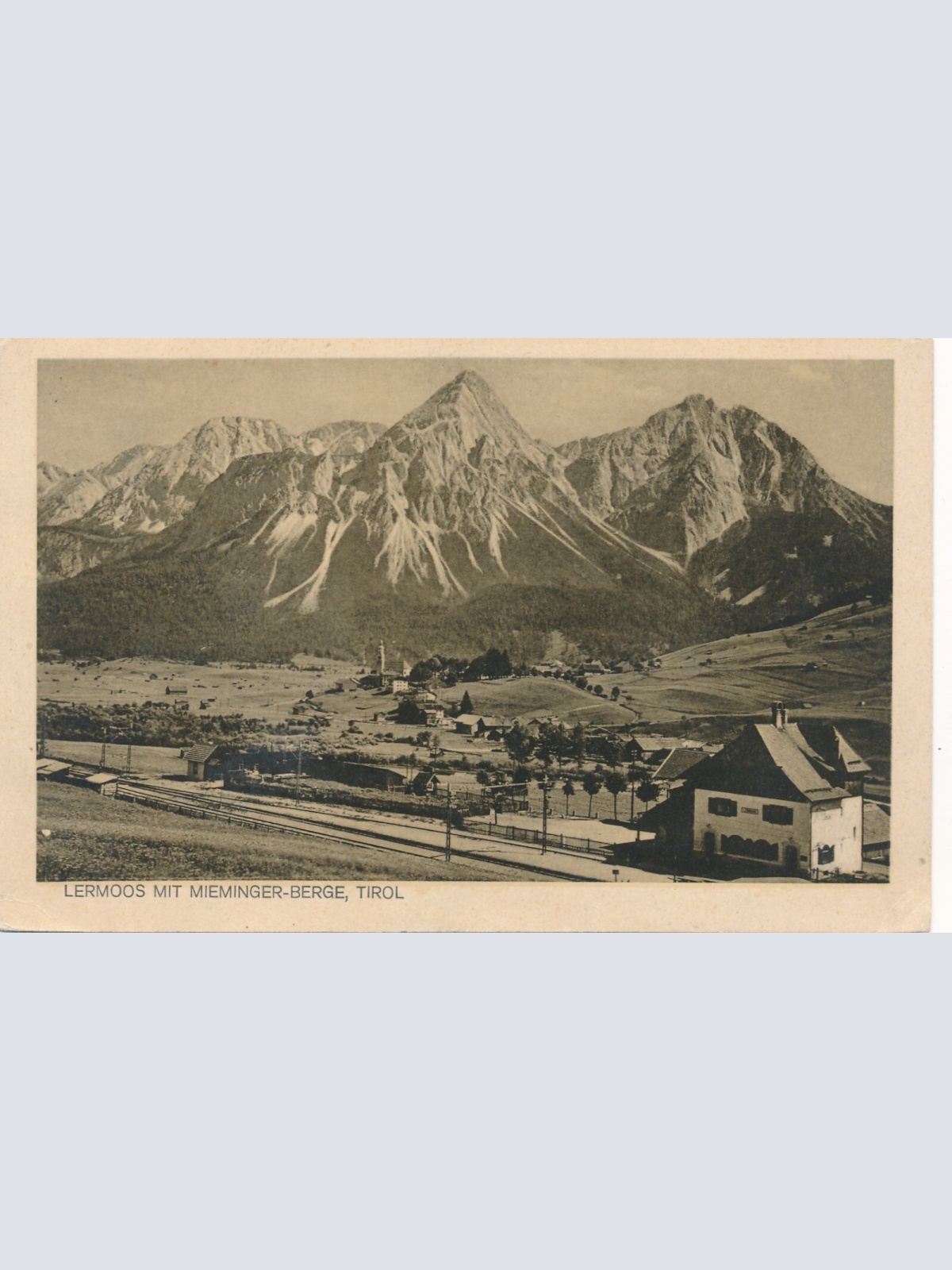 AK aus Lermoos mit Bahnstation Tirol Ansichtskarte (9906)