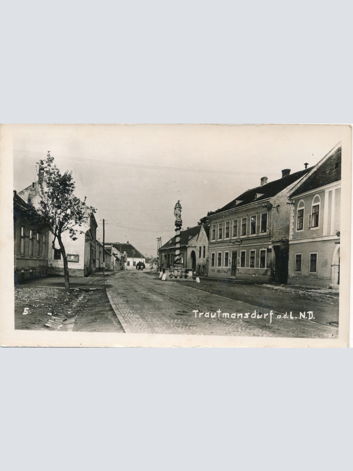 AK aus Trautmansdorf Niederösterreich Straßenansicht (J71)