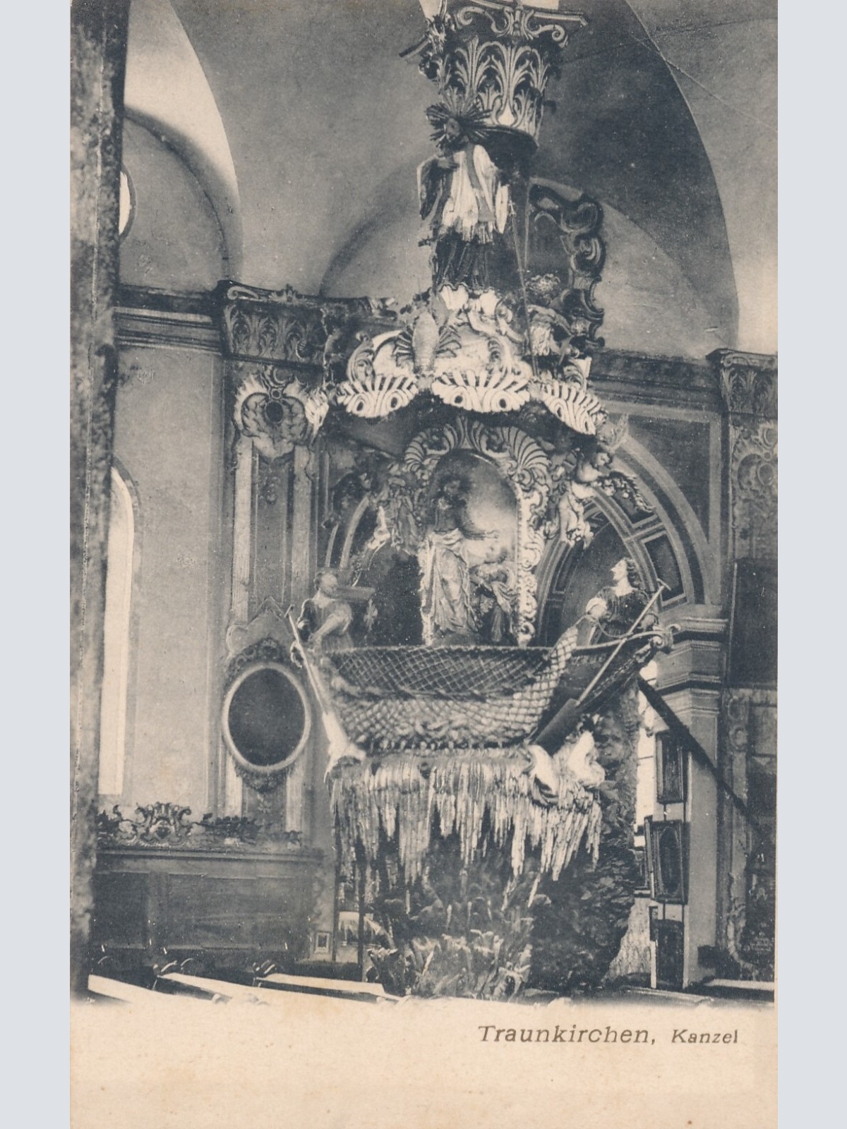 AK Traunkirchen mit Kircheninneres Kanzel Oberösterreich Ansichtskarte (10573)