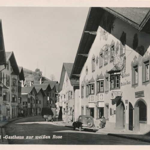 AK aus Matrei Gasthaus zur weißen Rose mit Oldtimer Tirol Ansichtskarte (9705)