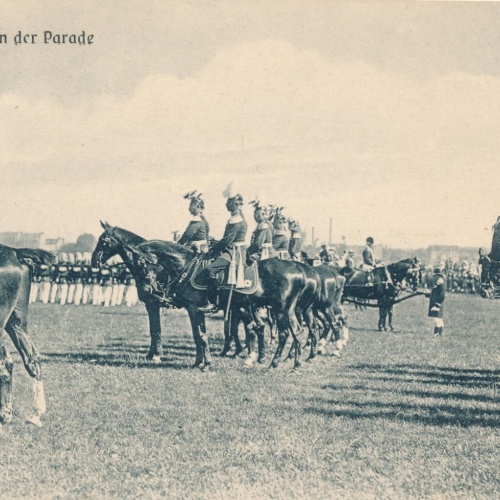 AK aus Berlin von der Parade mit Pferden Ansichtskarte (11351)