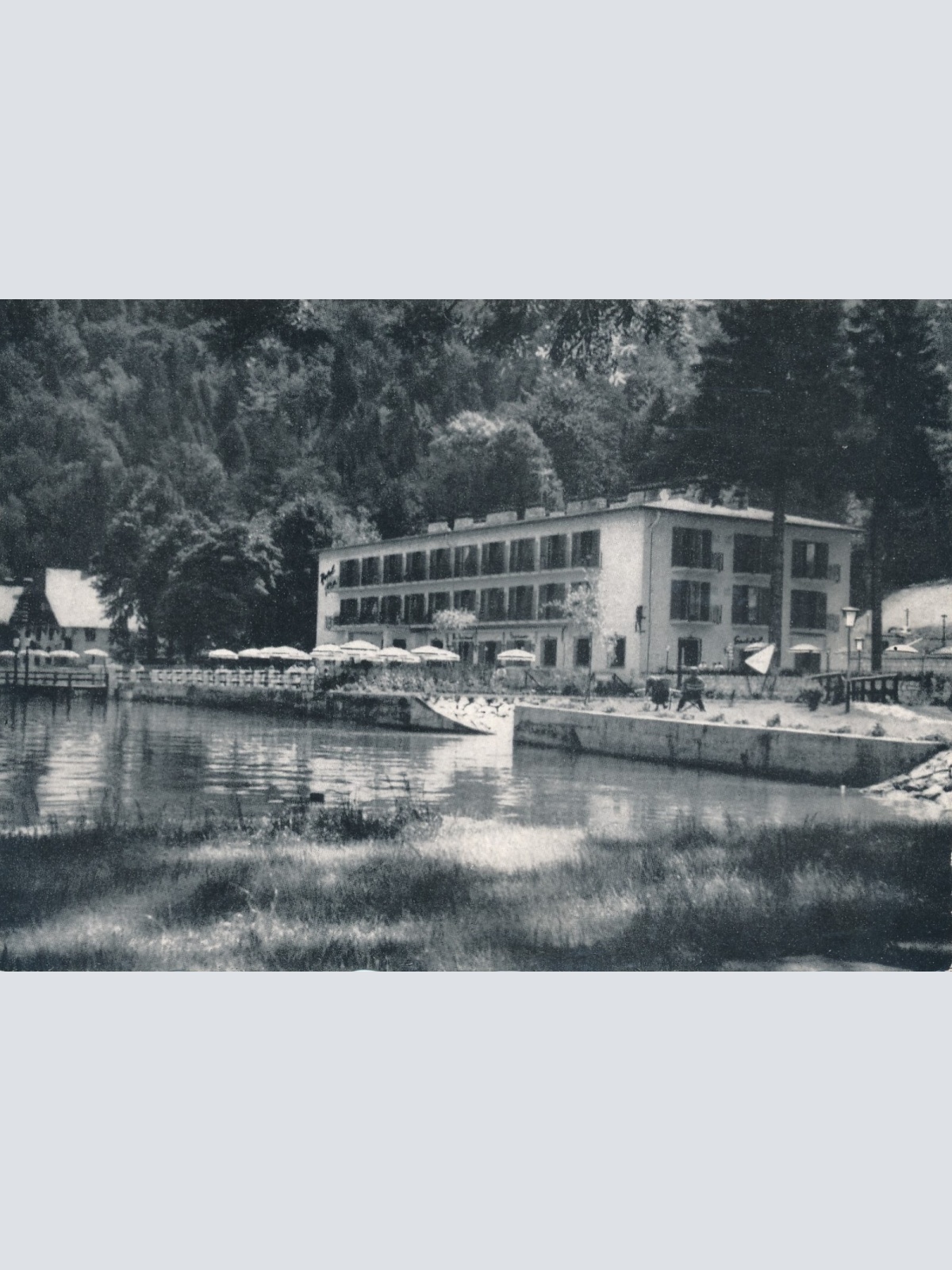 AK aus Weissenbach mit Hotel Attersee Oberösterreich Ansichtskarte (11743)