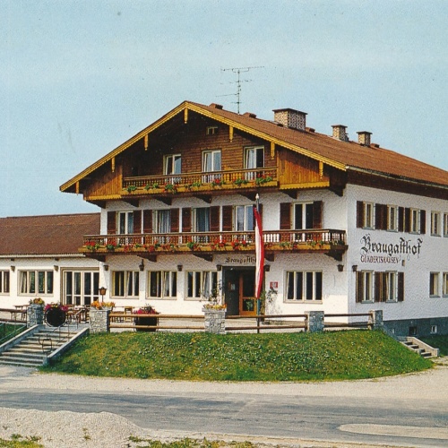 AK aus Eggelsberg mit Braugasthof Schnaitl Ansichtskarte (J297)