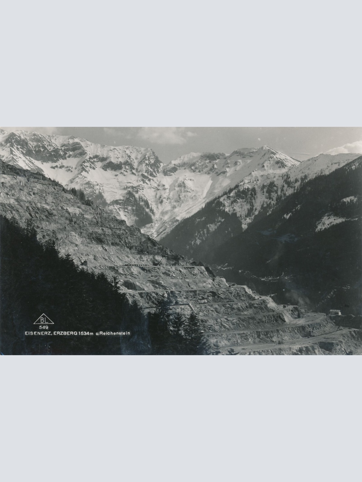 AK aus Eisenerz mit Erzberg Steiermark Ansichtskarte (12437)