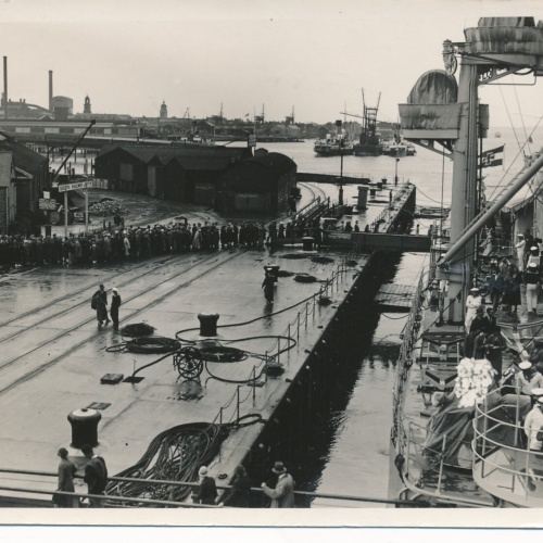 Foto - Karte von einem Marine Schiff am South Railway Jetty (12721)