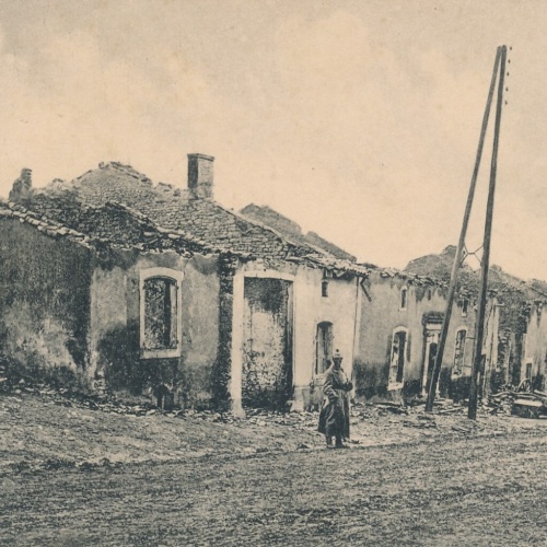 AK aus Etong mit Kaputten Häusern Frankreich Ansichtskarte (11794)