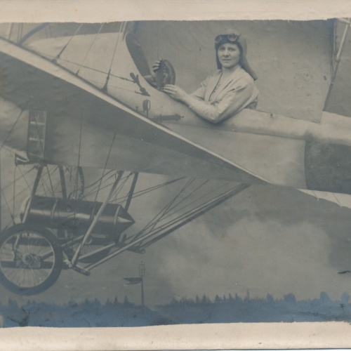 Motiv - Karte Flugzeug mit Frau Ansichtskarte (12514)