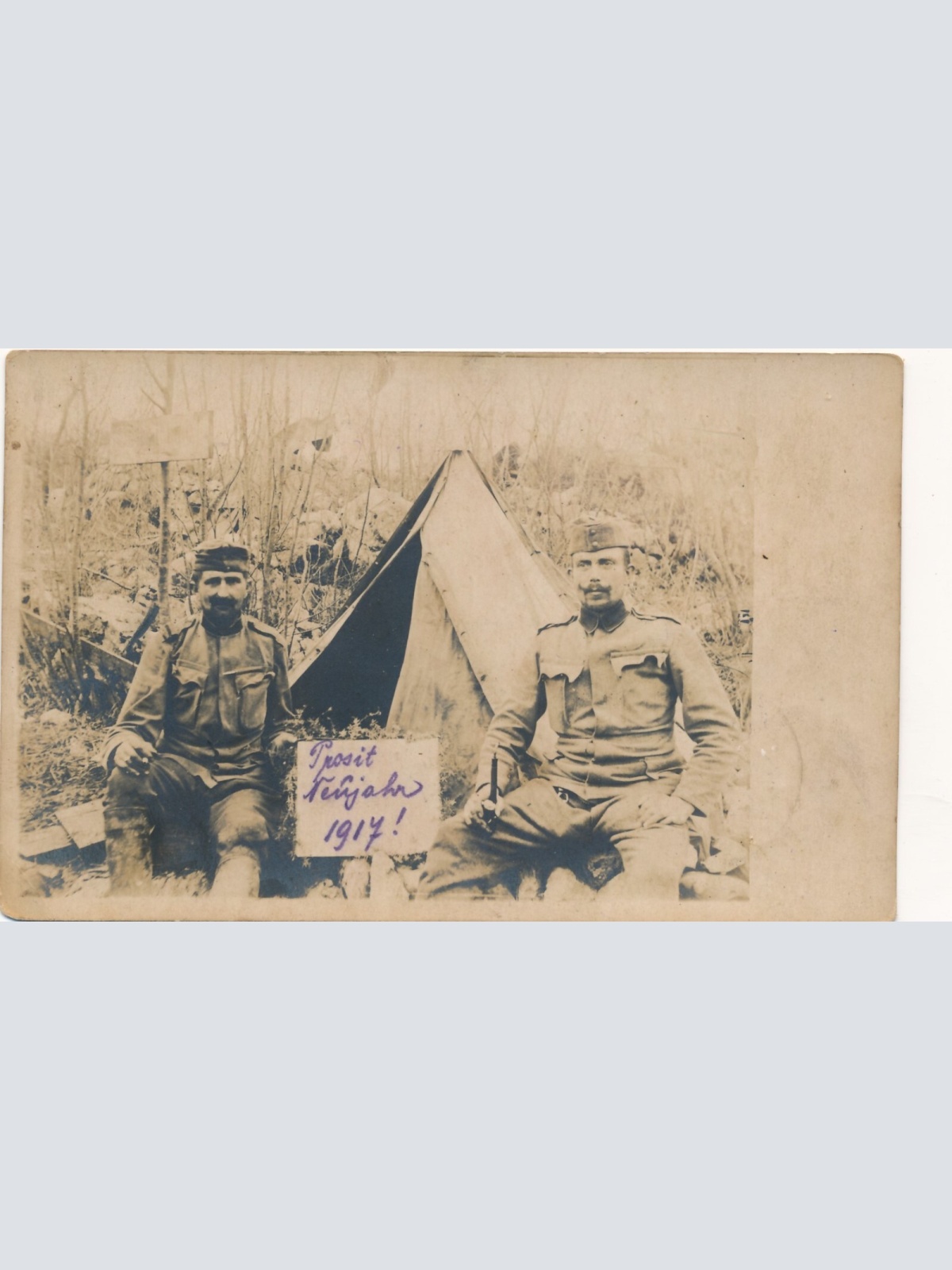 AK Prosit Neujahr mit zwei Soldaten Ansichtskarte (13973)